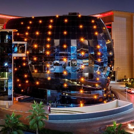 Crowne Plaza Doha - The Business Park By Ihg Hotel Bagian luar foto The mall's main entrance