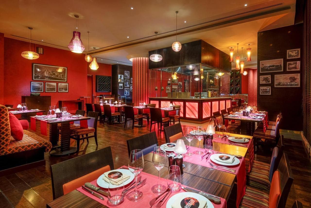 Crowne Plaza Doha - The Business Park By Ihg Hotel Bagian luar foto The interior of the restaurant