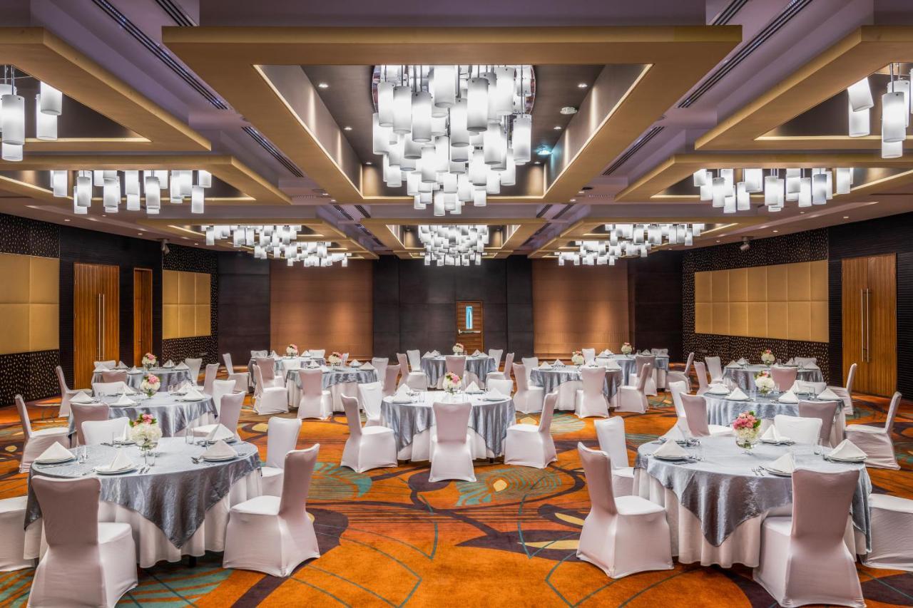 Crowne Plaza Doha - The Business Park By Ihg Hotel Bagian luar foto The ballroom