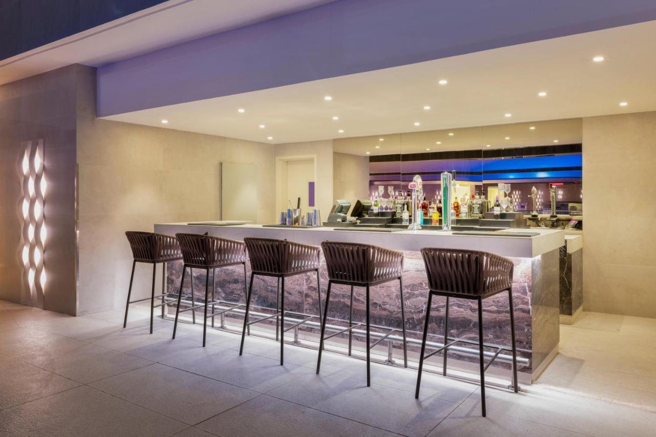 Crowne Plaza Doha - The Business Park By Ihg Hotel Bagian luar foto The bar at the Sky Bar
