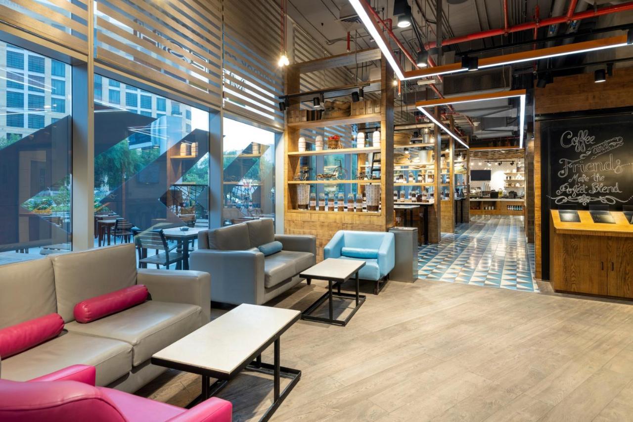 Crowne Plaza Doha - The Business Park By Ihg Hotel Bagian luar foto The interior of the lounge