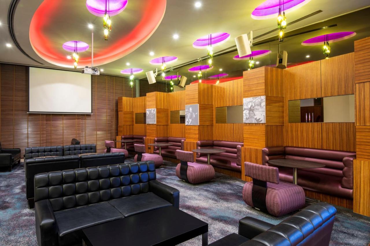 Crowne Plaza Doha - The Business Park By Ihg Hotel Bagian luar foto The lounge at the airport