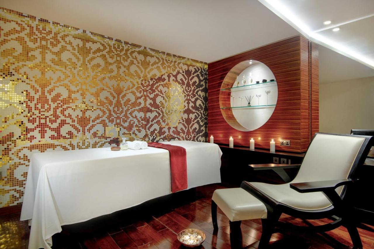 Crowne Plaza Doha - The Business Park By Ihg Hotel Bagian luar foto A spa treatment room