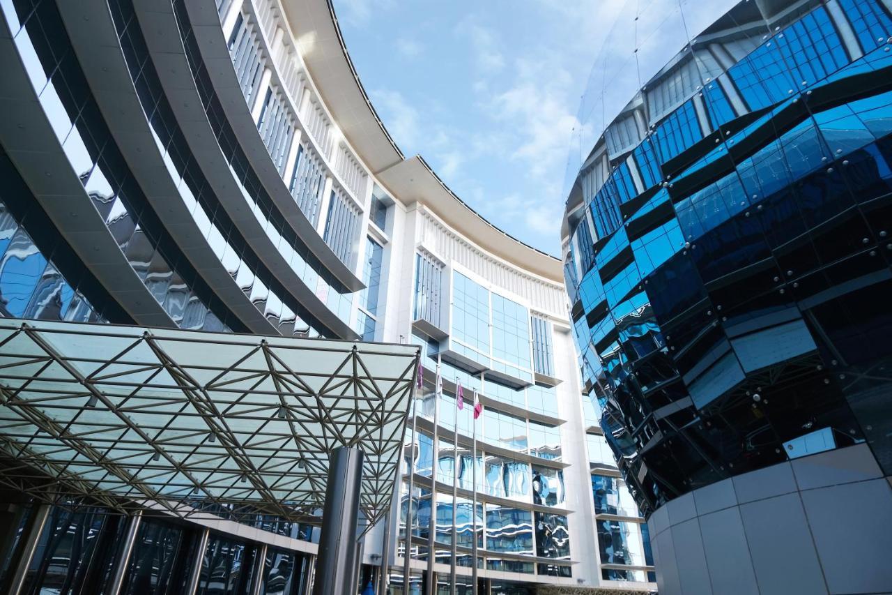 Crowne Plaza Doha - The Business Park By Ihg Hotel Bagian luar foto The new building of the University of Economics and Business Vienna