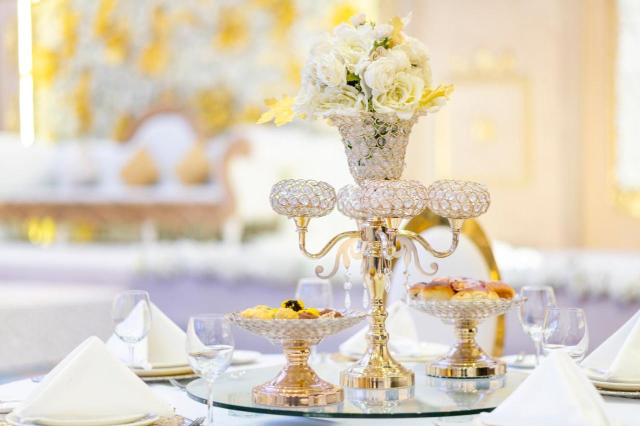 Crowne Plaza Doha - The Business Park By Ihg Hotel Bagian luar foto Thai table setting