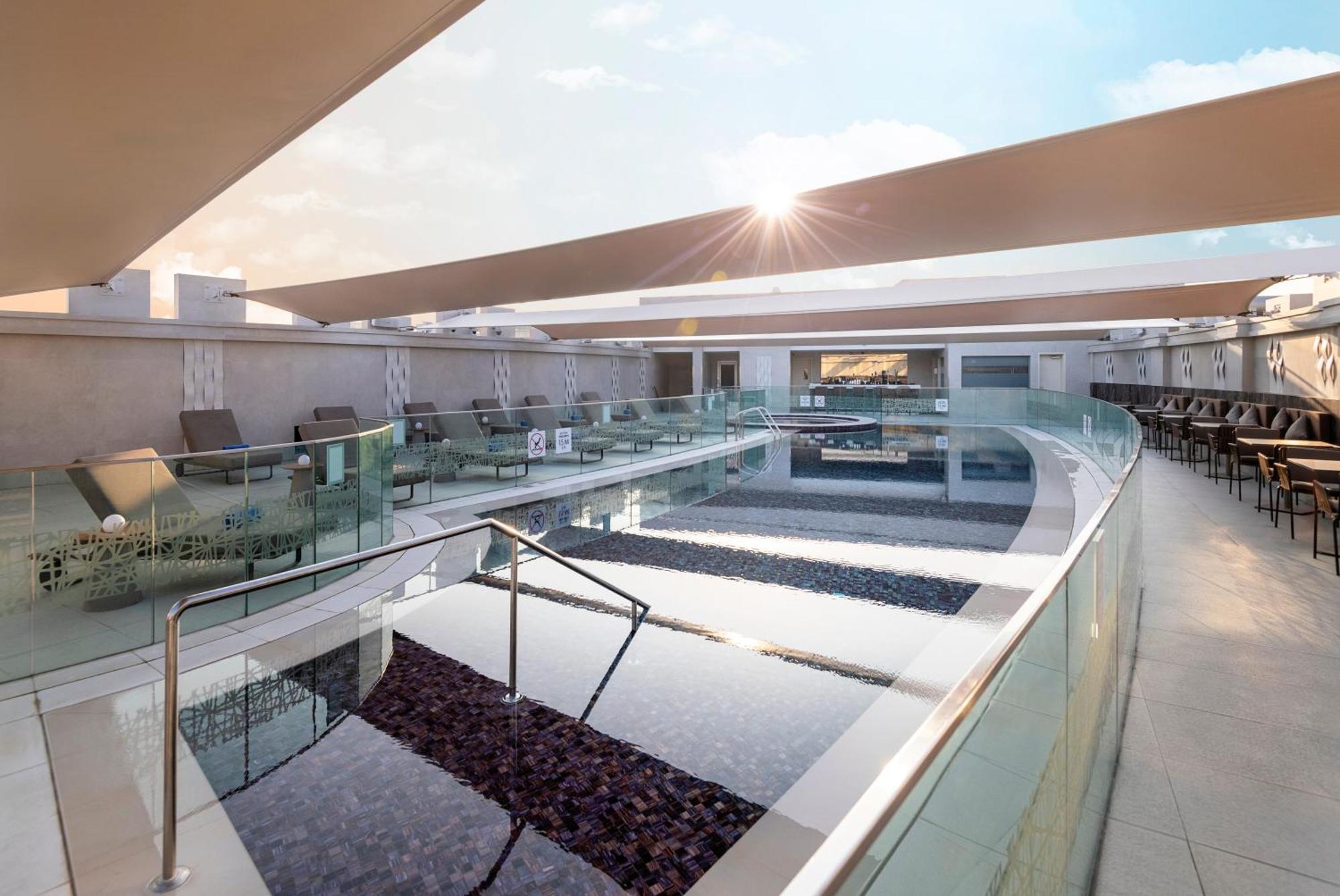 Crowne Plaza Doha - The Business Park By Ihg Hotel Bagian luar foto The Sky Bar