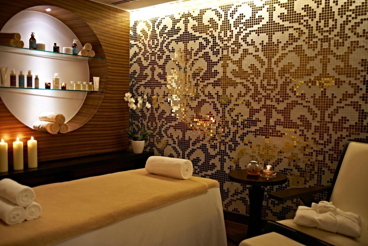 Crowne Plaza Doha - The Business Park By Ihg Hotel Bagian luar foto A spa treatment room